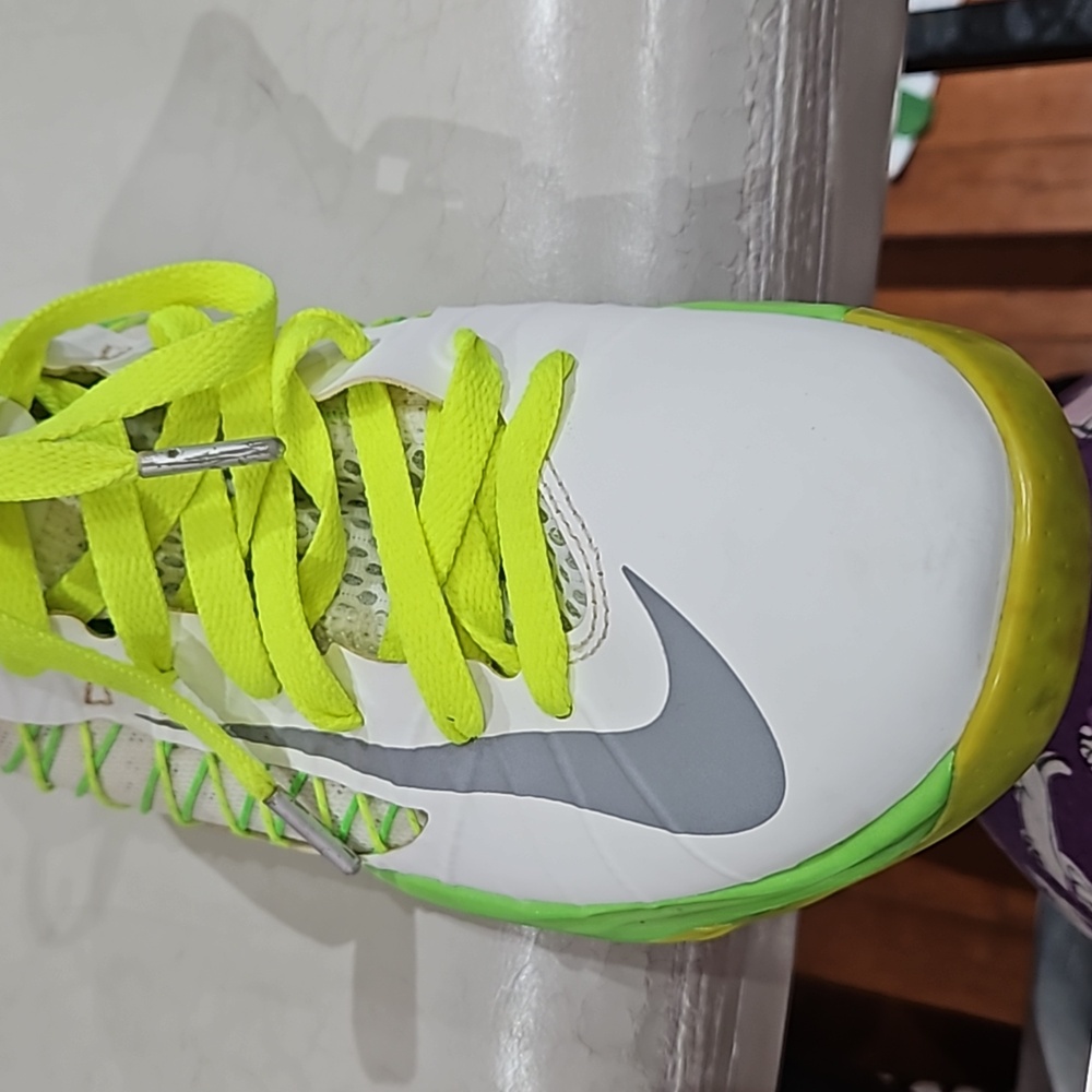 Nike Hyperdunks Size 7 - image 3